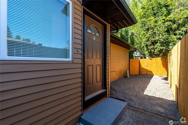 Building Photo - 218 Ellingson Dr Unit #1c Rental