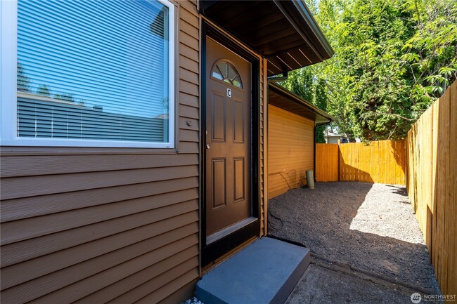 Building Photo - 218 Ellingson Dr Unit #1c Rental