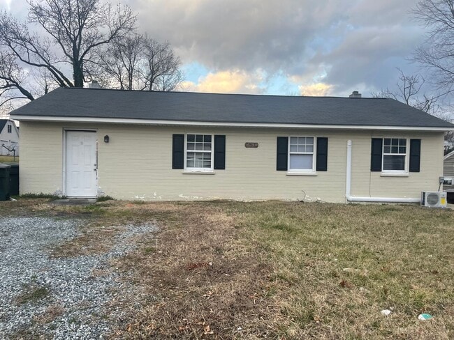 Building Photo - Newly Renovated One Bedroom
