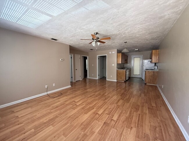 Photo - Upstairs Pointe East unit available now!!! Unidad C