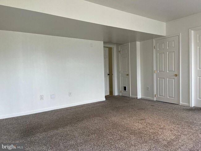 Photo - 102 Raphael Ct