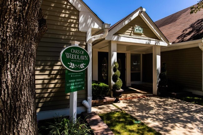 Building Photo - Oaks of Woodlawn