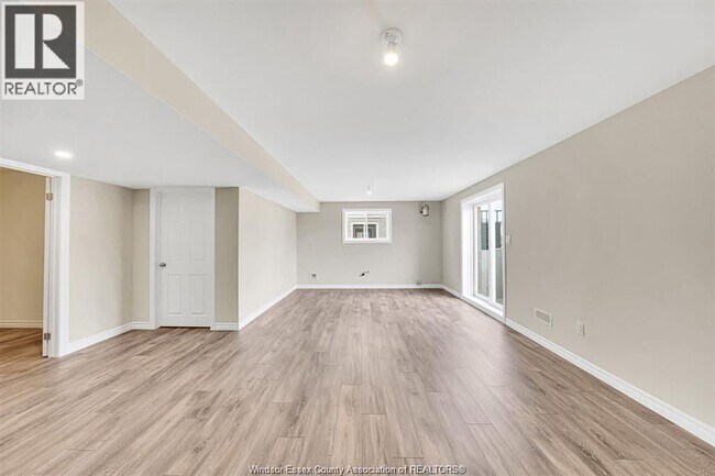 Photo - 397 Hemlock Ln