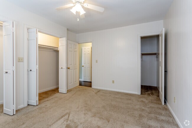 1BR, 1BA - 580 SF