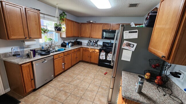 Photo - 16125 Hollyhill Ct