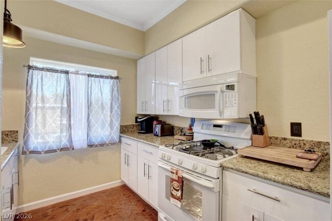 Photo - 481 Benedict Dr