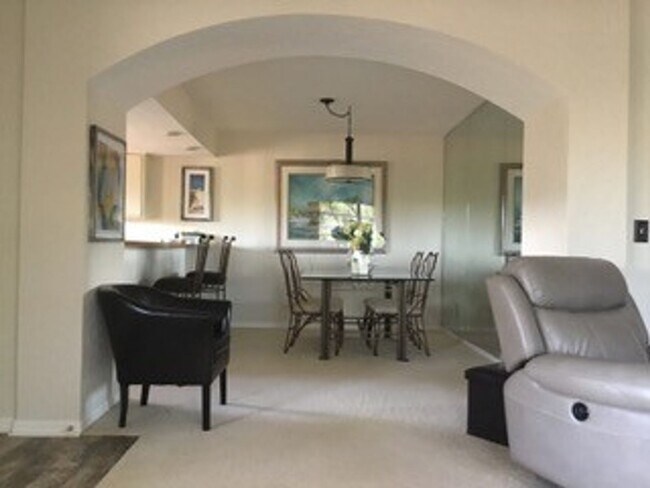 Rose Garden Furnished Unit Available May - Nov