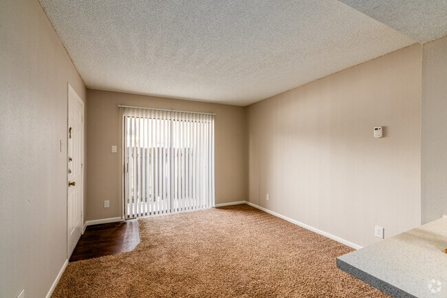 1BR, 1BA - 450SF - Living Room