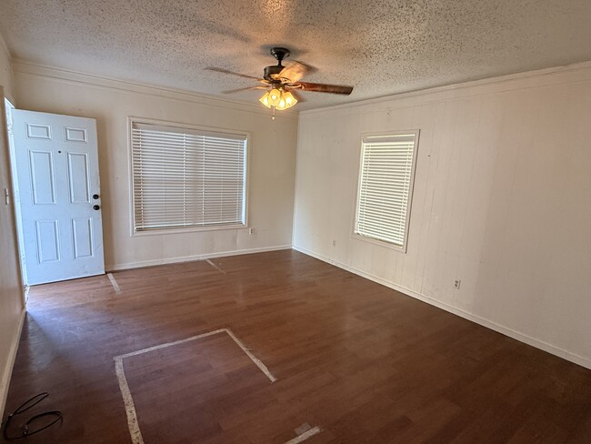 Photo - 1111 S Interurban St