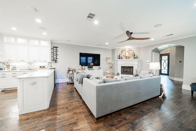 Photo - 5517 Longview St