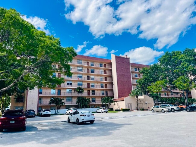 Building Photo - 14623 Bonaire Blvd Unit 401