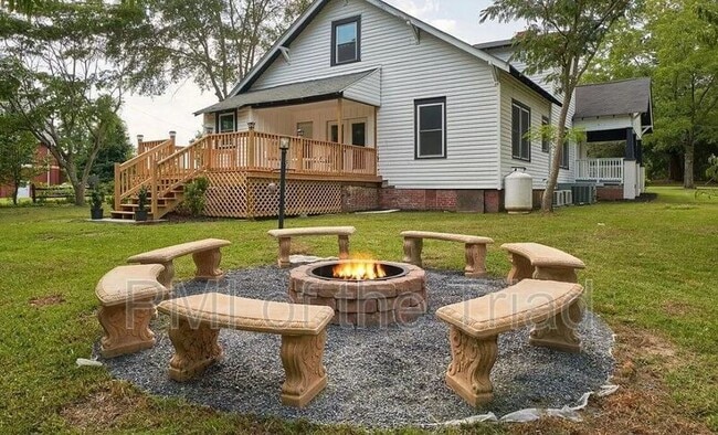 Photo - 121 N Alma St