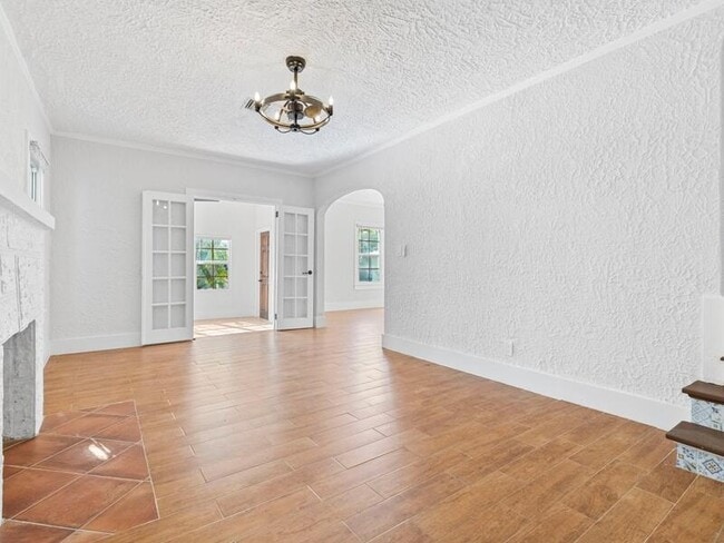 Photo - 209 Lytton Ct