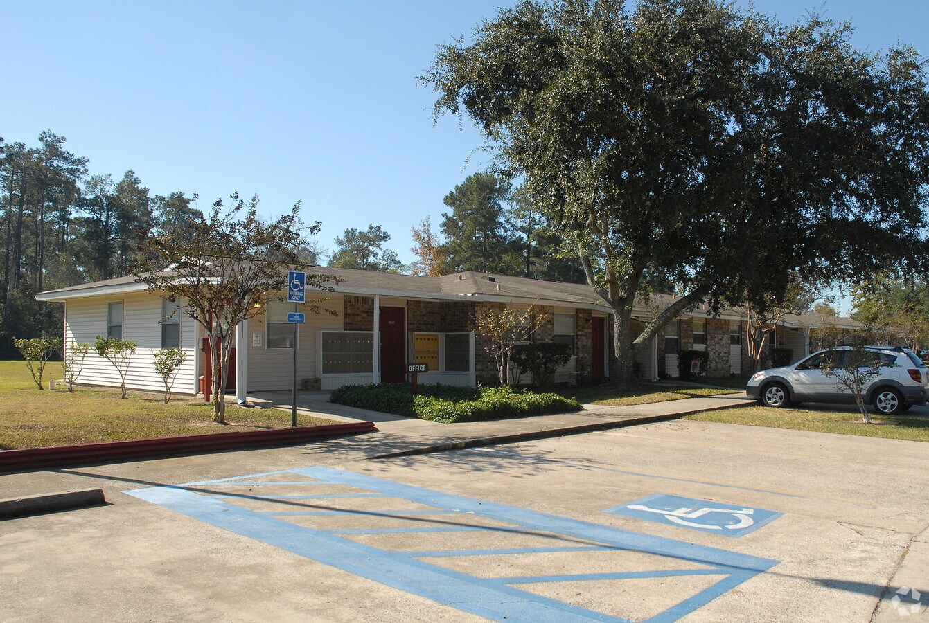 Photo - Honey Suckle Court Apartments