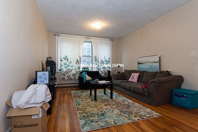 Building Photo - BRIGHTON 2 BED W DISHWASHER AVAILABLE FOR A 9/1 MOVE-IN! GREAT DEAL!!