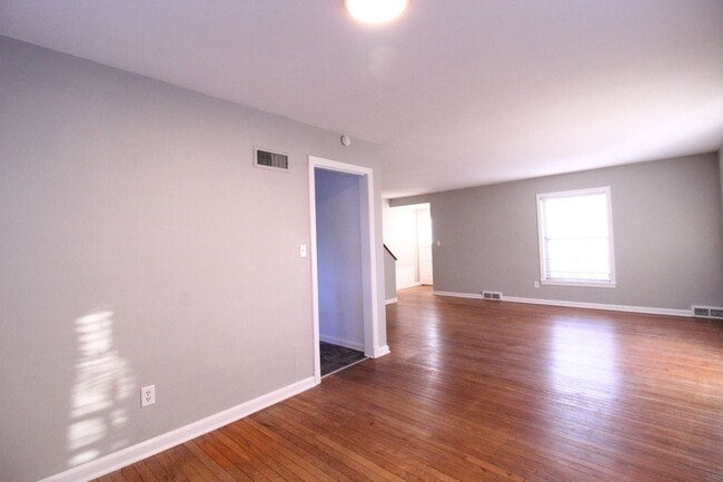 Photo - January FREE On This 2 Bedroom 2 Bath Duplex In The Waldo Area