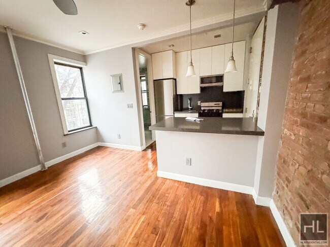 Building Photo - Second Avenue Unit 8