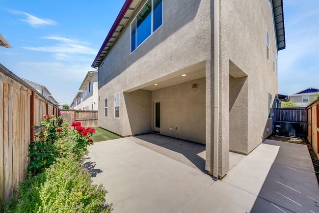 Photo - Modern 4BR Sacramento Home with Exclusive Clubhouse!