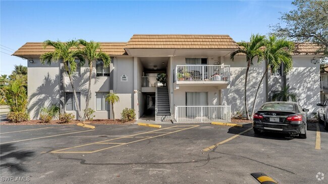Building Photo - 1830 Maravilla Ave Unit 701 Rental