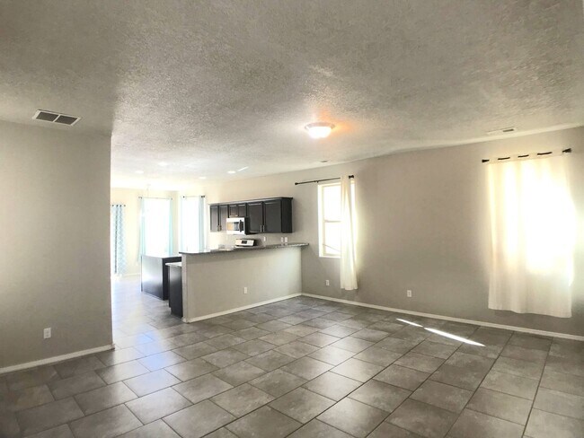 Photo - Beautiful 3-Bedroom Home in Tierra Oeste –...