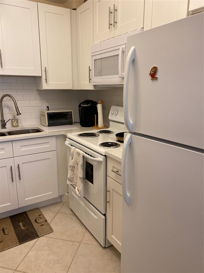 Photo - 146 Lyndhurst G