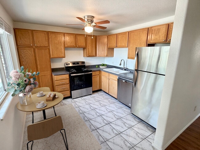 Building Photo - 771 Wall St Unit #18