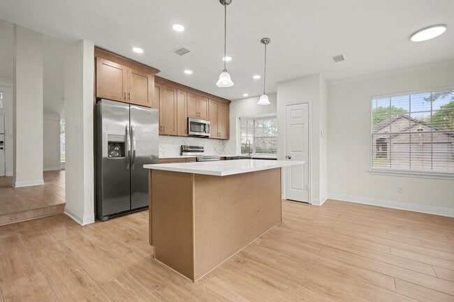 Building Photo - 8303 Lake Crystal Dr