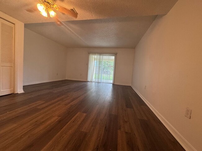 Photo - 221 S Cypress Way
