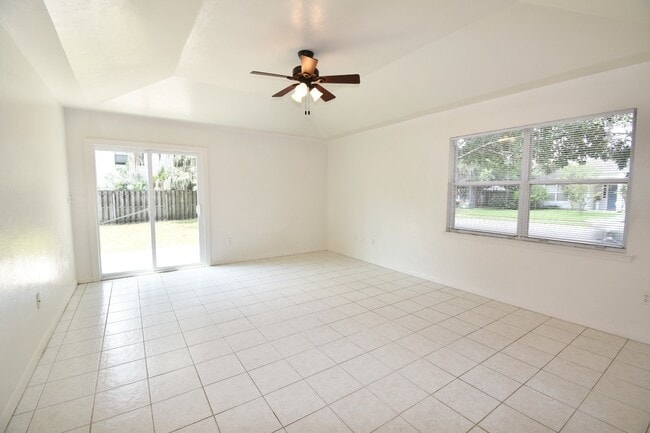 * RENT SPECIAL $200 OFF RENT NEW PRICE $21... - * RENT SPECIAL $200 OFF RENT NEW PRICE $21...