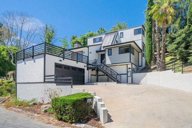 Beautifully Renovated Woodland Hills Home - Beautifully Renovated Woodland Hills Home