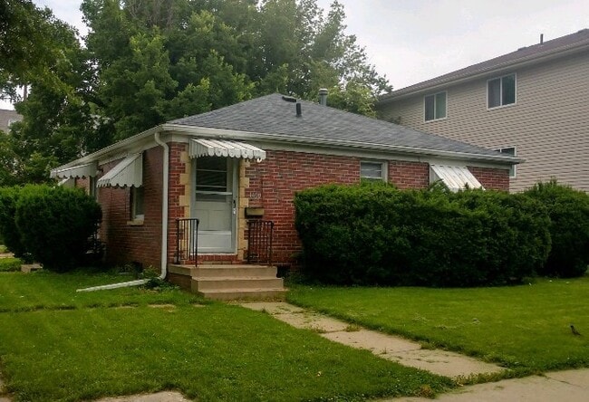 Building Photo - 1400 F St Unit 1400