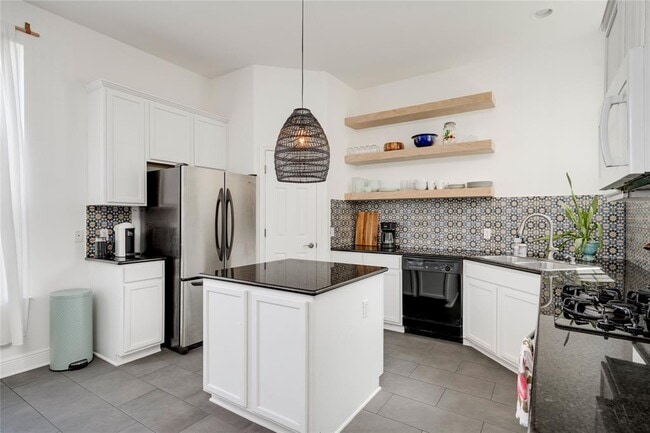 1802 Village Oak Ct