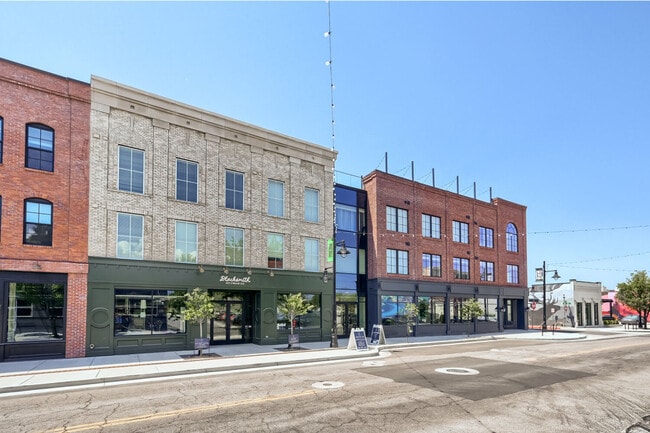 Building Photo - West Main