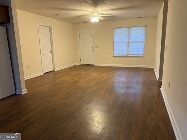 Photo - 303 Aldred Ave