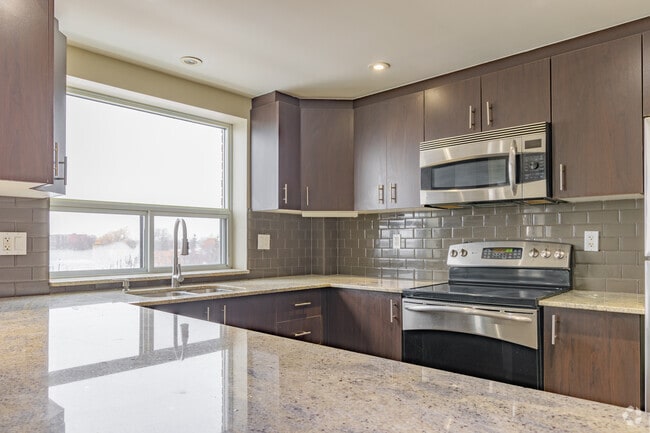 2BR, 1BA - 650SF - Kitchen - 508 Mohawk