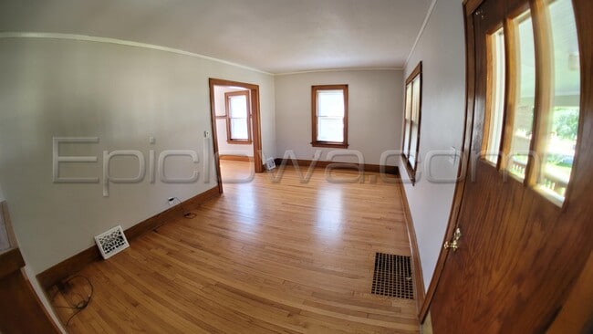 Photo - 1112 Maplewood Dr NE