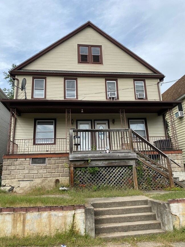 Building Photo - 121-123 N Cameron Ave Unit 121 N Cameron
