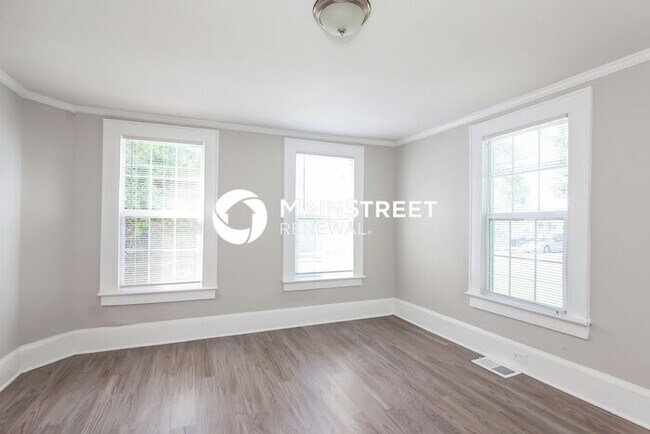 Photo - 4 Bedroom Pet-Friendly Home in Charlotte, NC with Main Street Renewal