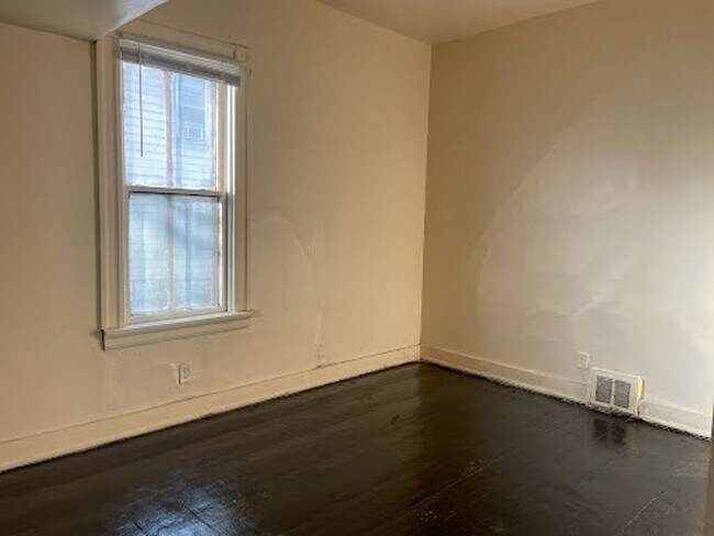 Photo - 2322 W Juneau Ave Unit 2322-4 Lower Front