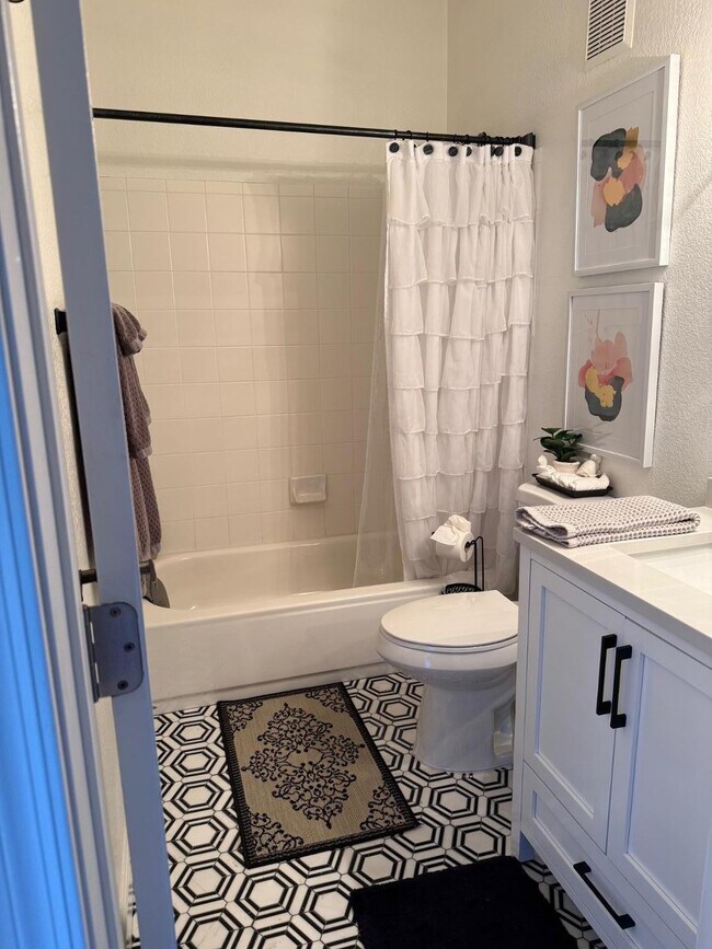 Photo - 4455 E Paradise Vlg Pkwy S Unidad Apt 1040