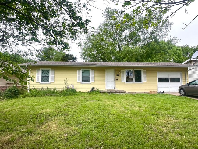 Building Photo - 3-Bedroom Home with Functional Layout & Fenced-In Yard