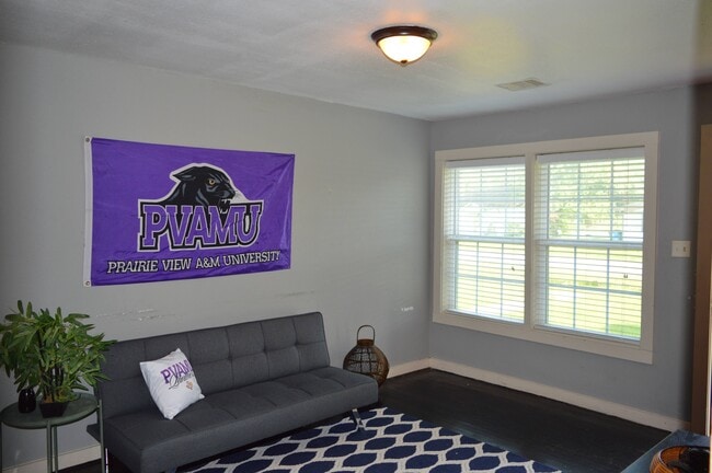 Photo - 130 Dooley St