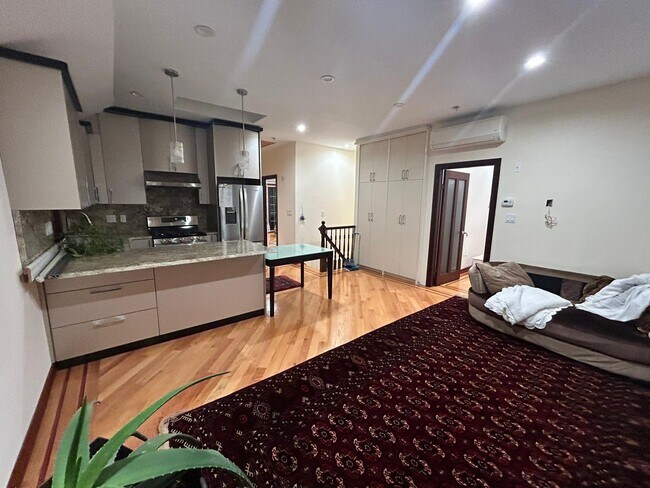 Photo - 64-47 Dieterle Crescent Apartamento