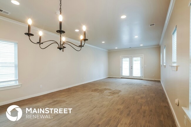 Photo - 279 Creek Run Way