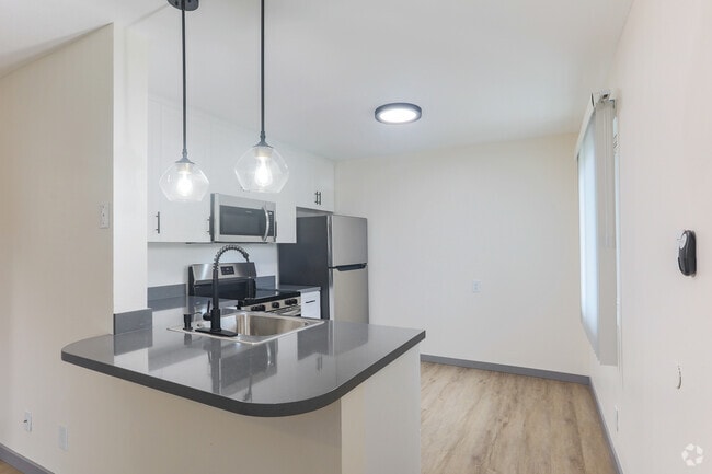 1 habitación, 1 baño - 610 pies cuadrados - Cocina - Plum Street Garden Apartments