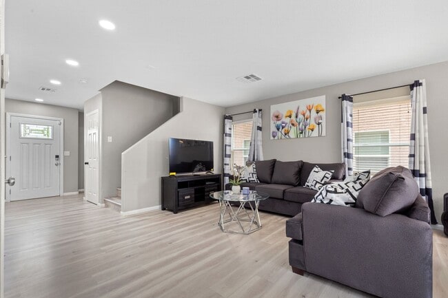 Photo - Cozy Furnished 3bed 3bath l Near Southern Highlands