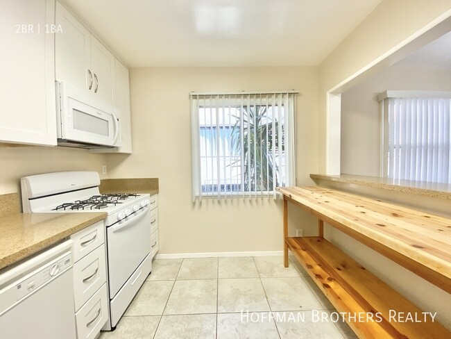 Photo - 1220 N Harper Ave Unit 4