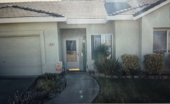 Building Photo - Beautiful 3 Bedroom, 2 Bath Home with Spacious Features