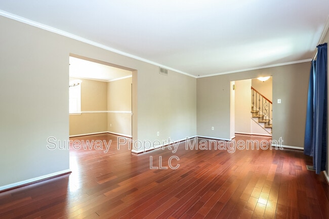 Photo - 44 Red Oak Dr