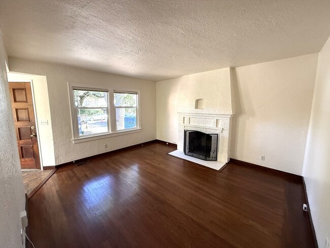 Photo - 199 Tunstead Ave Unit Front